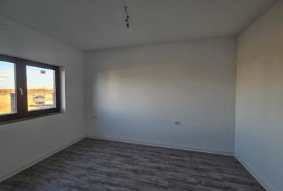 Duplex nou, P+E, 1 apartament la cheie, 1 la alb, Moșnița Veche, comision 0% - 29