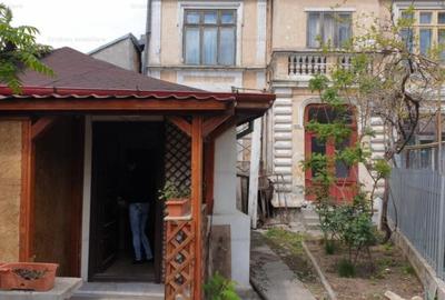 Casa 4 camere, zona Centrala, constructie caramida - 1