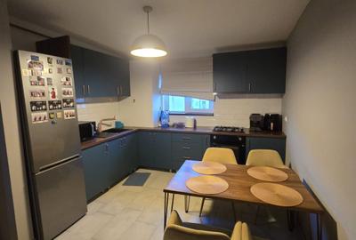 Apartament cu 3 camere semidecomandat, mobilat în Florești