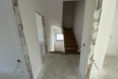 Case individuale cu 4 camere si mansarda. Teren 400 mp. Comision 0 - 23