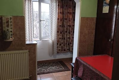 Decomandat. Centrala termica proprie. Aproape de Biserica din Girocului. - 2