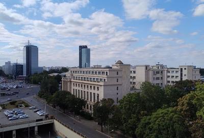 Apartament cu 2 camere decomandat, mobilat în P-ța Victoriei