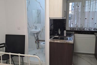 Metrou 1 Decembrie Garsoniera Proaspat Renovata - 2