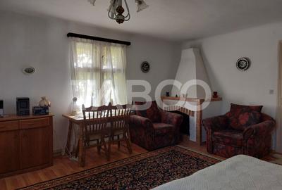 Casa de vanzare cu 2 apartamente separate si teren 544 mp Cisnadioara - 2
