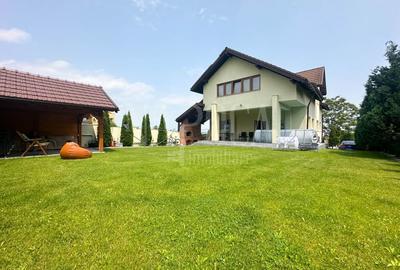 Casă individuală cu 6 camere în Bună Ziua