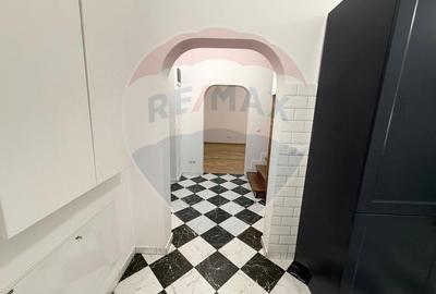 Apartament 4 camere, pe 2 niveluri si curte comuna în Centru - 29