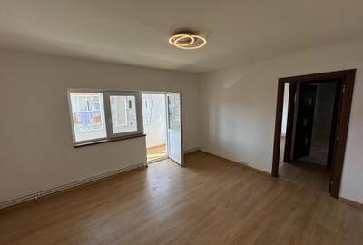 De vanzare apartament 2 camere - Zona Soarelui