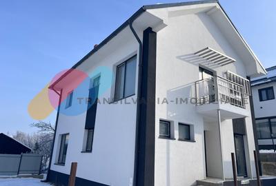 Casă individuală cu 4 camere în Sânnicoară