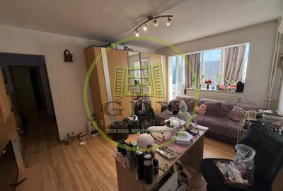 Apartament de 3 camere, semidecomandat, 55mp, Craiovita Noua, zona Lidl - 2