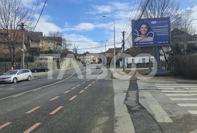 Apartament cu 3 camere semidecomandat, mobilat în Central