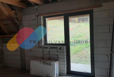 Casă, 1553 mp teren, zona linistita, sat Cara - 9