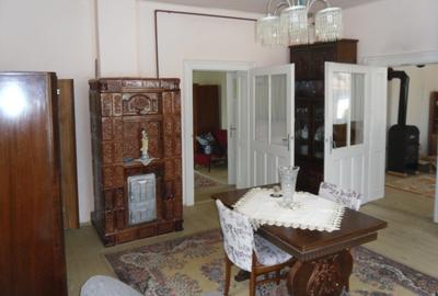 Casa/ gospodarie  saseasca in sat Bunesti, judet Brasov. Pe drumul spre VISCRI. - 5