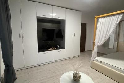 Garsonieră modernă, mobilată și utilată, centrală proprie, AC, la 3-4 minute de - 8