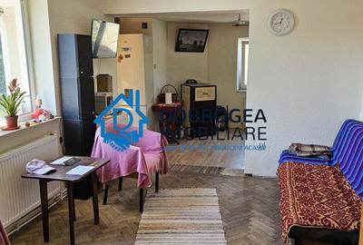 Casă individuală cu 3 camere în Central