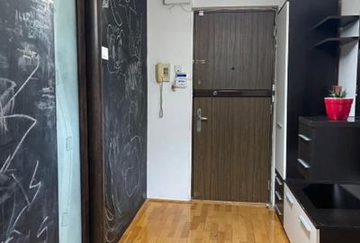 Apartament cu 3 camere de închiriat - 1