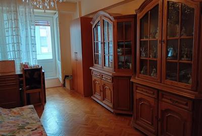 Apartament cu 3 camere decomandat în Decebal