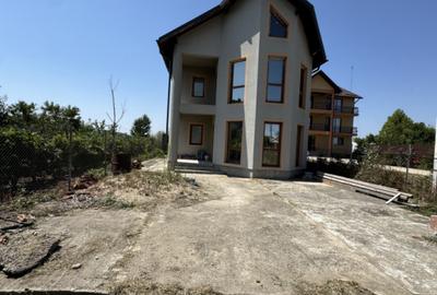 Casă individuală cu 7 camere în Târgșoru Vechi