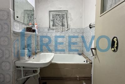 Apartament cu 3 camere de vânzare, în Buhuși - 8
