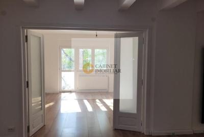 Apartament cu 4 camere decomandat în Cișmigiu