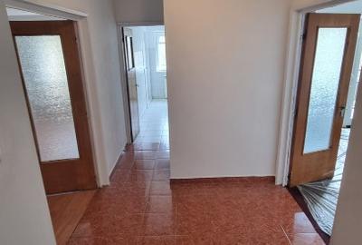 Apartament 3 camere, et.2, Bd. Unirii 59 stradal (Banca Transilvania), Sector 3 - 9