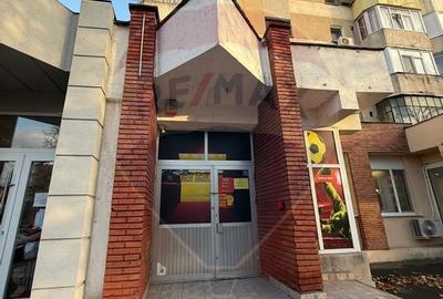 Spațiu comercial, de 60 mp, în Rovine