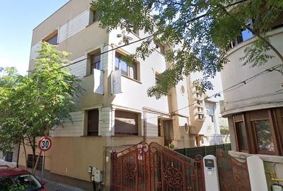 Casă individuală cu 12 camere în Unirii