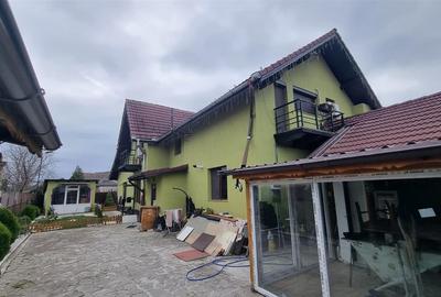 Casa de vanzare moderna cu costuri reduse, panouri solare si spatiu comercial in - 19