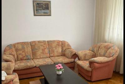 Apartament cu 3 camere semidecomandat, mobilat în Drumul Taberei