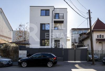 Vilă 8 camere, potrivită pentru birouri, echipe IT, avocați,zona 1 Mai - 47