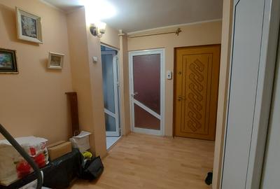 Apartament cu 2 camere decomandat, mobilat în