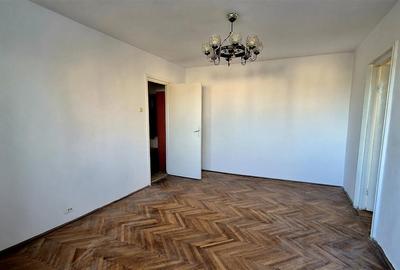 Apartament cu 3 camere semidecomandat în Astra