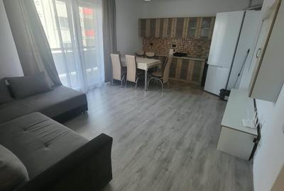 Apartament cu 3 camere semidecomandat în Florești