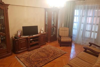 Apartament cu 3 camere decomandat, mobilat în Independenței