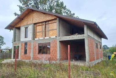 Casă individuală cu 4 camere în Cerșani