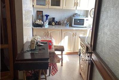 Apartament 2 camere , zona ultracentrala - Piata Moldovei , et 2 , decomandat , - 8