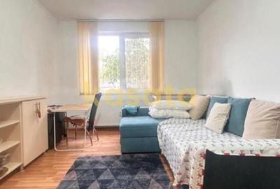 Apartament cu 2 camere semidecomandat în Tei