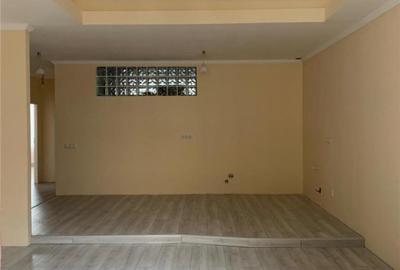 Apartament cu 4 camere semidecomandat în Central