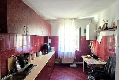 Apartament cu 2 camere semidecomandat, mobilat în Mărăști