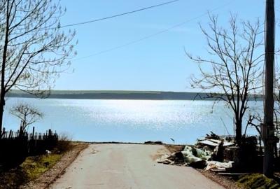 Casa langa lac!Balta Mostistea la o aruncatura de bat - 1