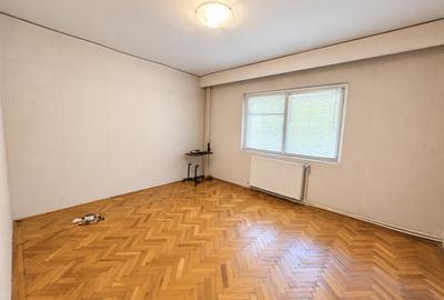Apartament cu 3 camere decomandat în Vitan