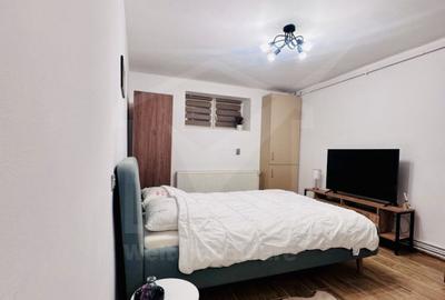 Garsonieră open-space_feminine, mobilată în Central