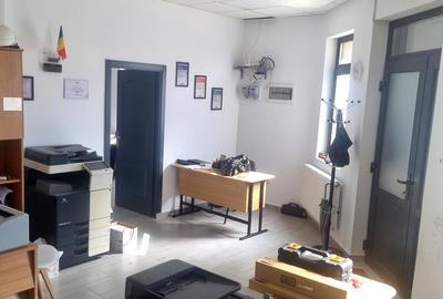 Casa de inchiriat/ Pretabila firma/ aproape de metrou - 2