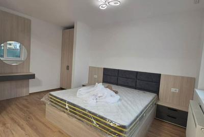 Apartament cu 2 camere decomandat în Tractorul