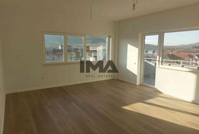 Apartament cu 3 camere semidecomandat în Baciu