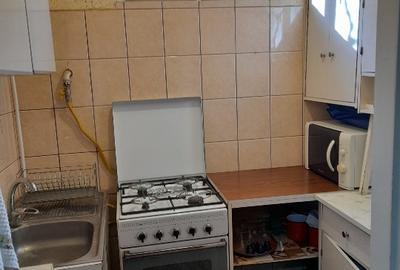 Casa cu etaj, 4 camere, central, acces in curte cu masina - 8