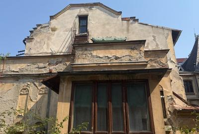 Casă individuală cu 6 camere în Calea Victoriei