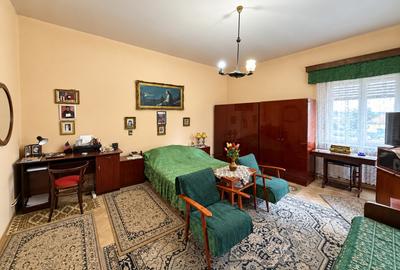 Apartament cu 3 camere de vanzare  la casa în zona CENTRU, 132 mp utili | Etaj 1 - 2