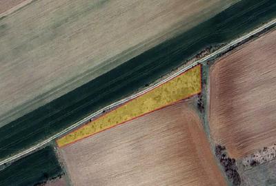 Teren agricol intravilan de 2250 mp, în Izvoru