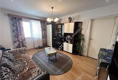 Apartament cu 3 camere semidecomandat, mobilat în Vasile Aaron