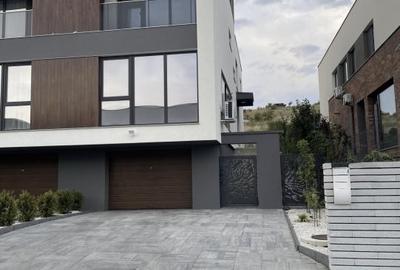 Duplex cu 4 camere în Iris